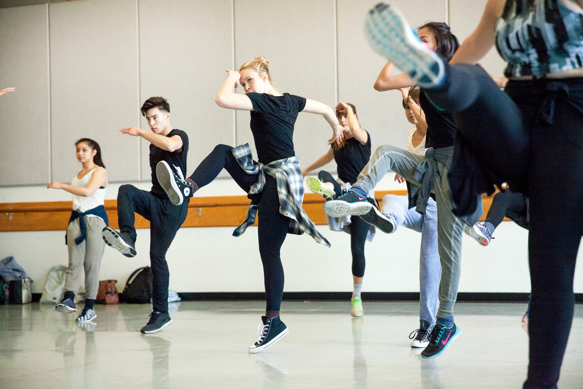 UCI students participate in a hip-hop masterclass