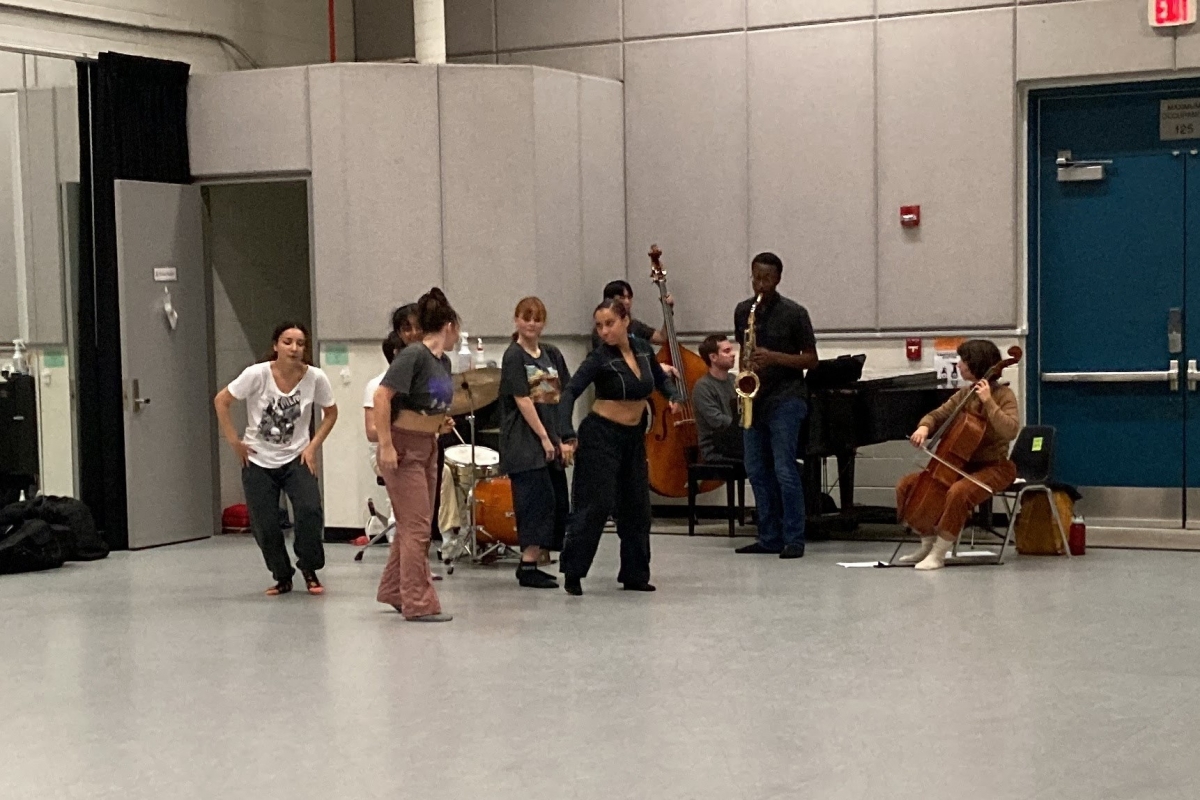Lisa Allin, M.F.A. ’23, choreographs a piece