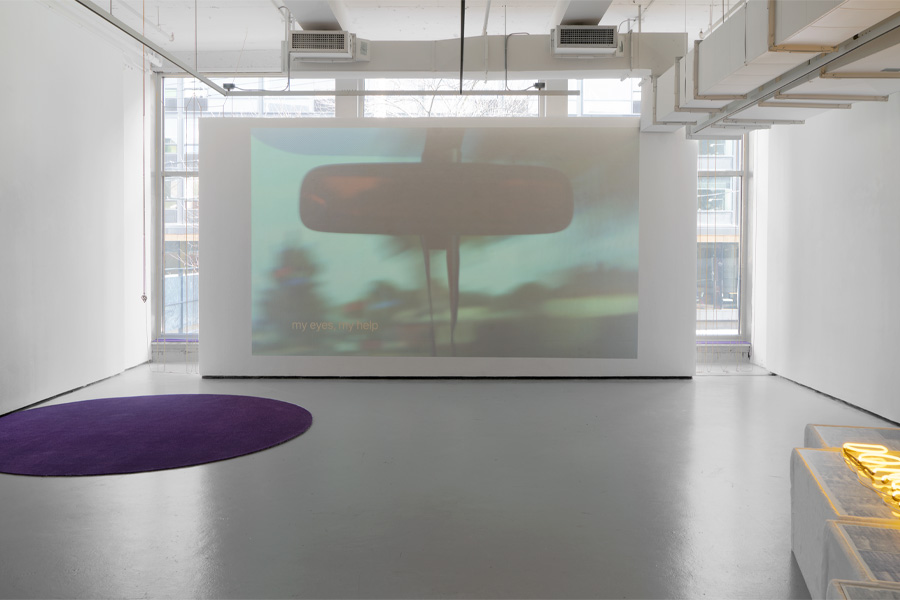 Freddy Villalobos, installation view, i seek i seek and can’t find but a dream desublimated (2021). 