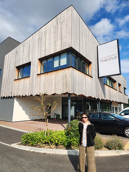 Image: Alex Eto Van Duyne outside of Jasmin Vardimon's studio: JVHome. Photo taken by Jasmin Vardimon's Learning and Participation Coordinator, Elly Rutherford