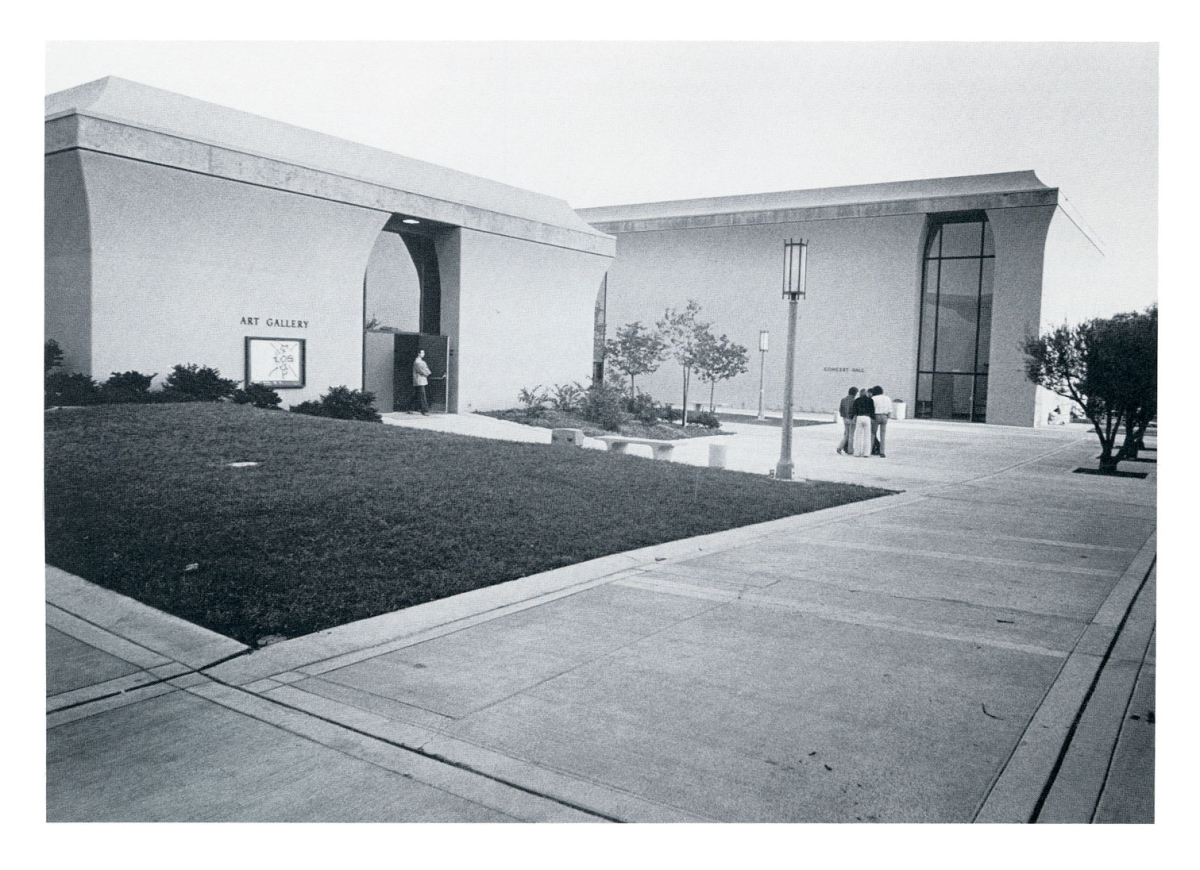 Image: The Fine Arts Gallery, on the University of California, Irvine campus, 1973. (Photo courtesy of UC Irvine Special Collections, © UC Regents)