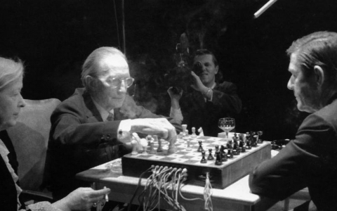 August 2018 ~ Chess Magazine Black and White